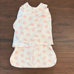 Halo 100% Cotton Pink Floral Swaddle. Size 0-3 months.